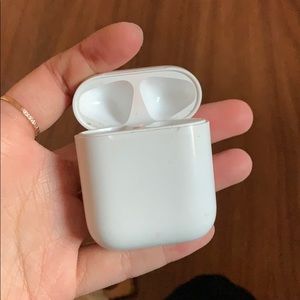 Airpods charging chase (without airpods)